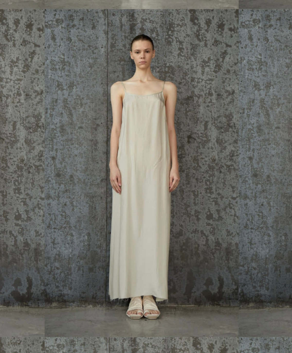 ワンピース UMA WANG SS25 ANAYA DRESS (UW5084 UW128) Uma Wang Anaya Midi Dress | Grey | FARFETCH