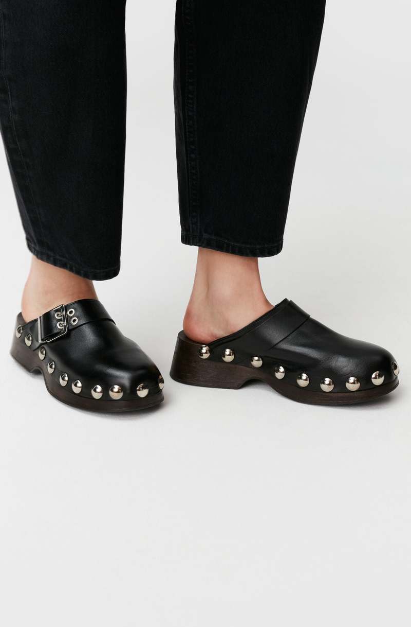 ☆送料・関税込☆GANNI★STUDDED LEATHER MULE★ Ganni Studded Leather Clogs in Black | Lyst