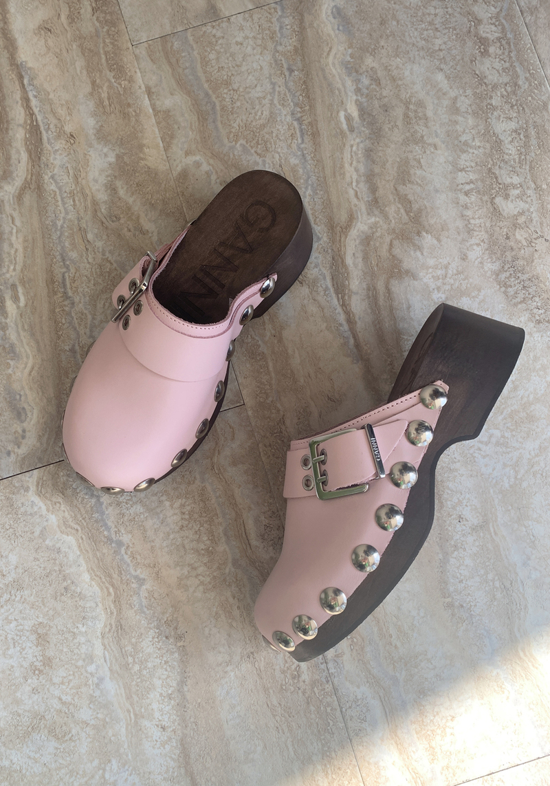 ☆韓国の人気☆【GANNI】☆STUDDED LEATHER MUL.E☆関税込☆ Ganni Studded Leather Clog | Garmentory