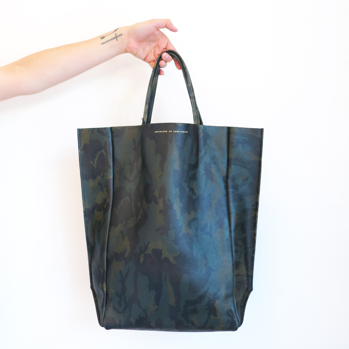 Ampersand as Apostrophe Leather Out Tall Tote in Olive Camo