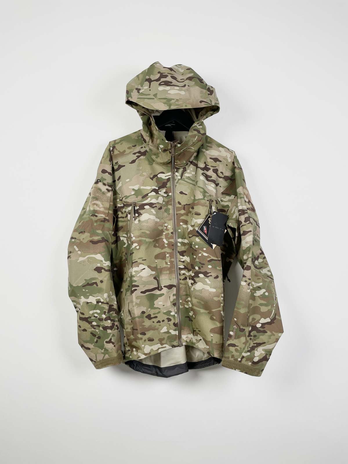 Arc'teryx LEAF Alpha Jacket Gen 2 MultiCam - Image 5 of 10