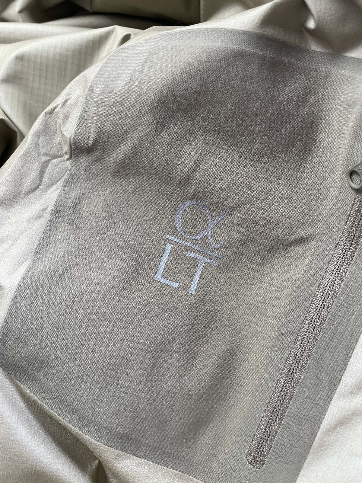 Arc'teryx LEAF Alpha Jacket Gen 2 MultiCam - Image 8 of 10