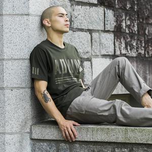 ADIDAS ORIGINALS BY WHITE MOUNTAINEERING T-SHIRT - NIGHT CARGO ADIDAS ORIGINALS BY WHITE MOUNTAINEERING T-SHIRT - NIGHT CARGO