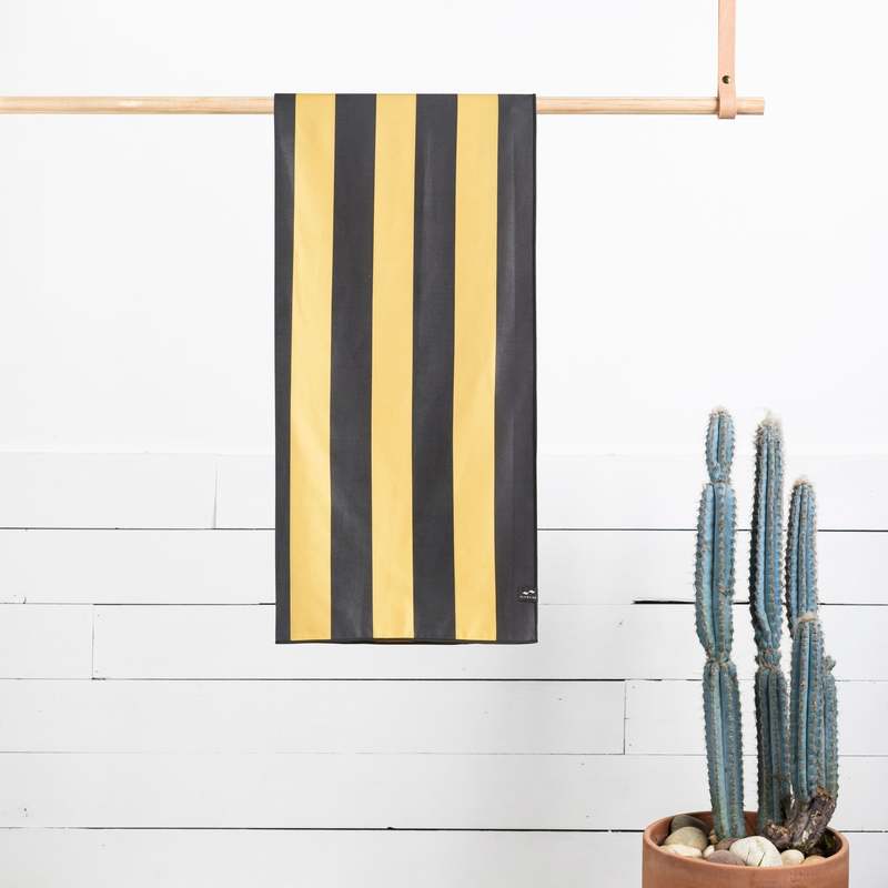 Slowtide Staten Lightweight Quick-Dry Travel Towel - black/yellow Slowtide Staten Lightweight Quick-Dry Travel Towel - black/yellow