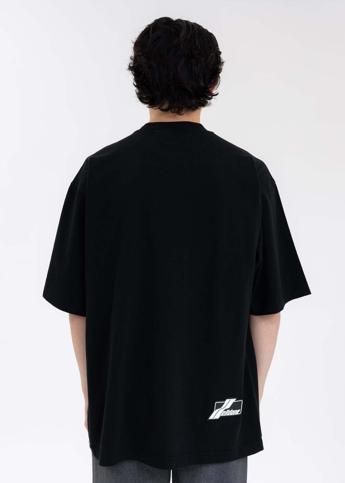 【関税込み】We11done ブラック グラフィック 長袖Tシャツ We11done Oversized T-shirt | Black | FARFETCH