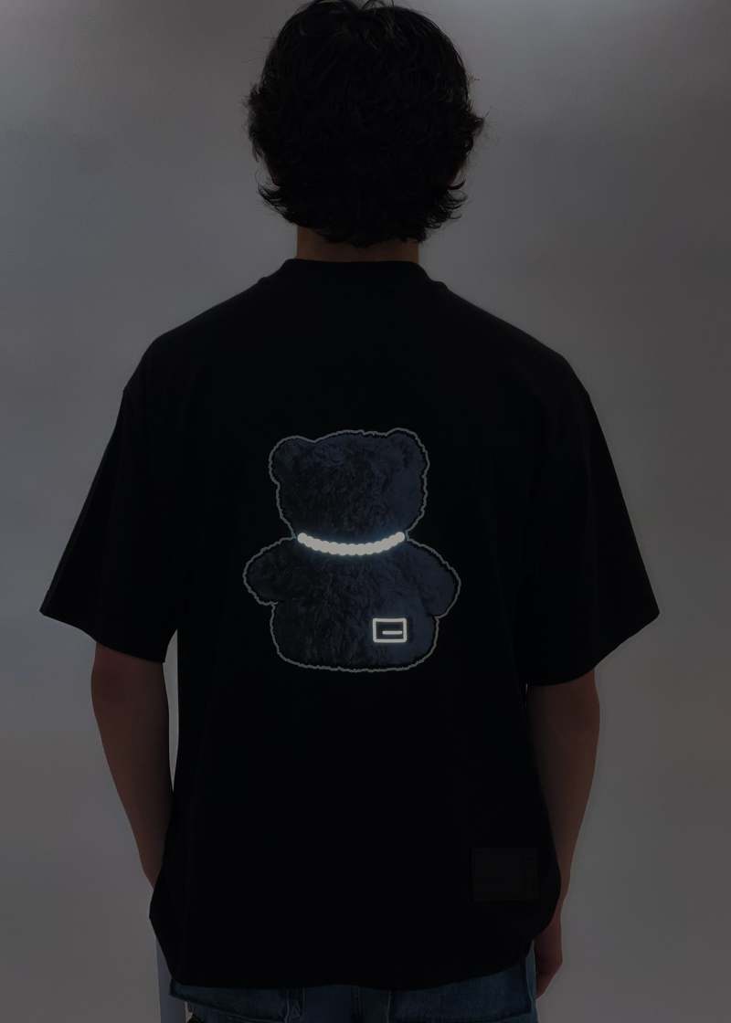 we11done PEARL NECKLACE TEDDY T SHIRT - BLACK | Garmentory