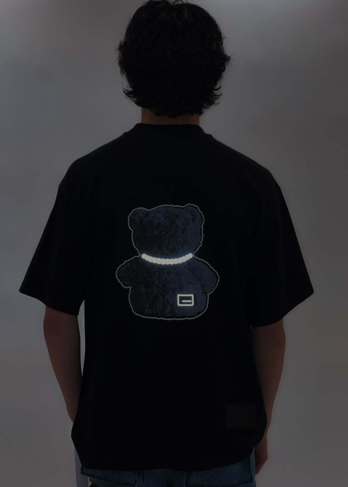we11done PEARL NECKLACE TEDDY T SHIRT - BLACK | Garmentory