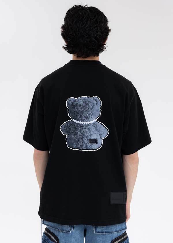 we11done PEARL NECKLACE TEDDY T SHIRT - BLACK | Garmentory
