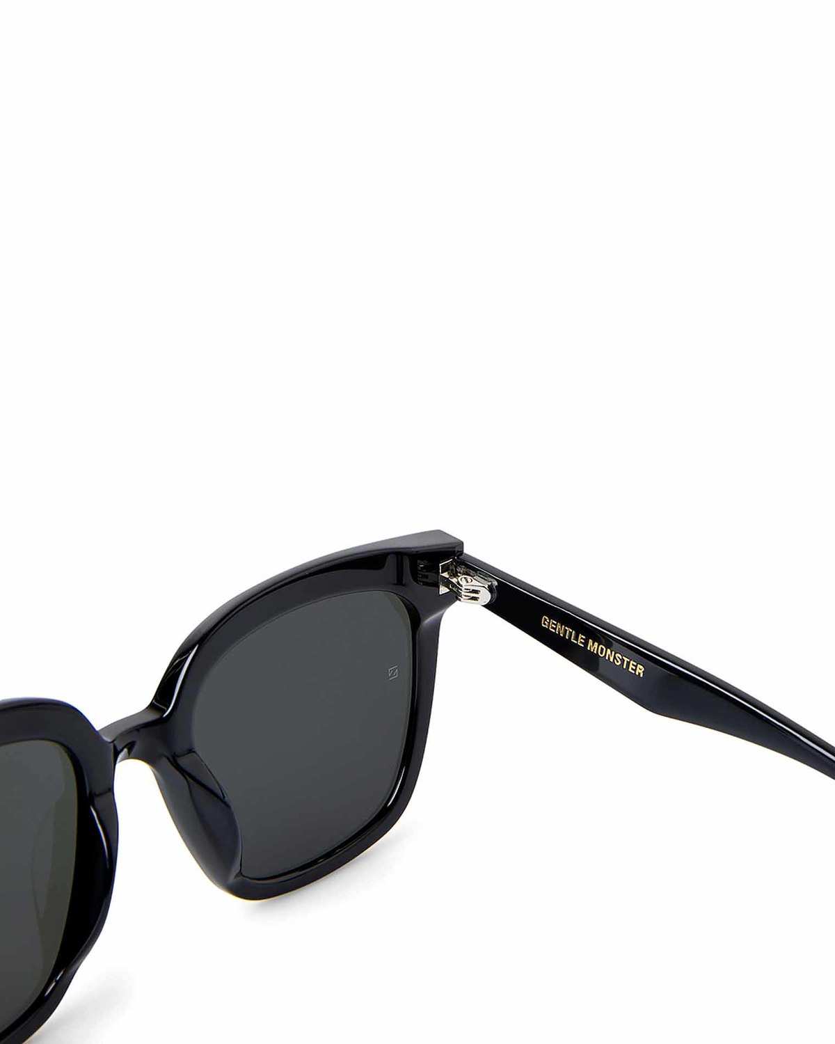 GENTLE MONSTER Lo Cell 01 ブラックサングラス Gentle Monster Lo Cell 01 Sunglasses - Black | Garmentory