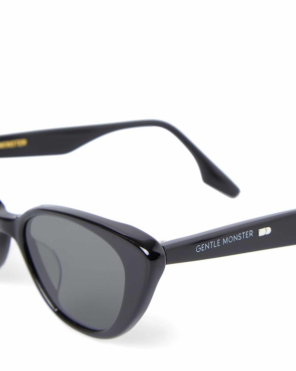 【mocaです】GENTLE MONSTER CRELLAサングラス黒 Gentle Monster Crella 01 Sunglasses - Black | Garmentory