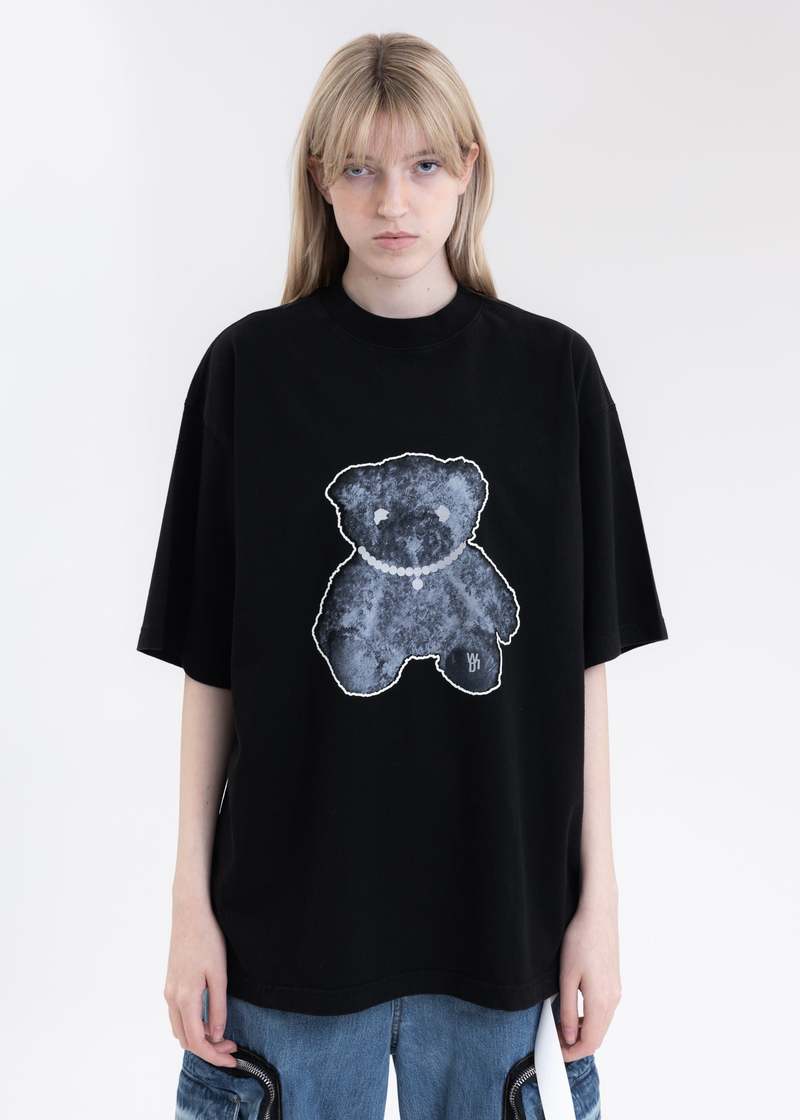 we11done PEARL NECKLACE TEDDY T SHIRT - BLACK | Garmentory