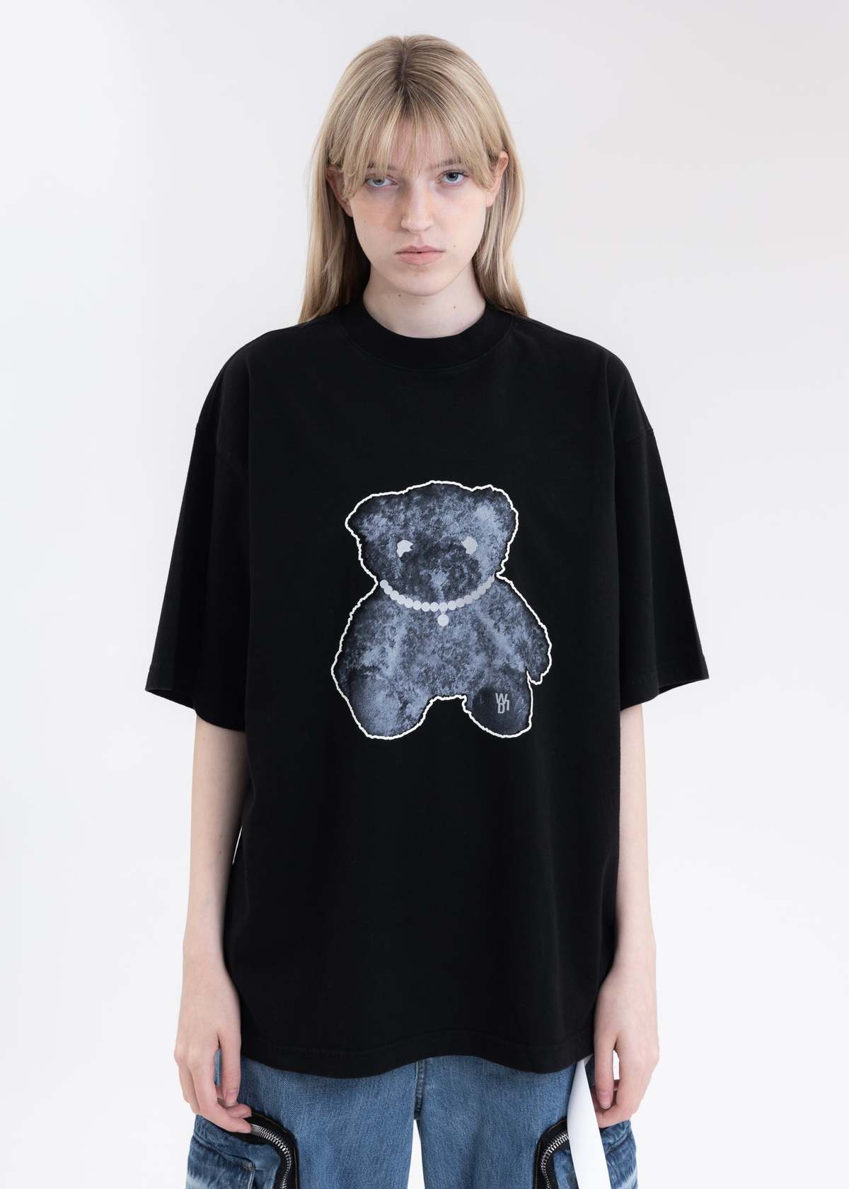 we11done PEARL NECKLACE TEDDY T SHIRT - BLACK | Garmentory