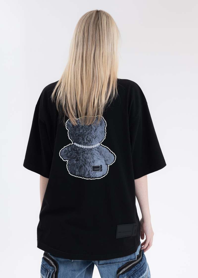 we11done PEARL NECKLACE TEDDY T SHIRT - BLACK | Garmentory