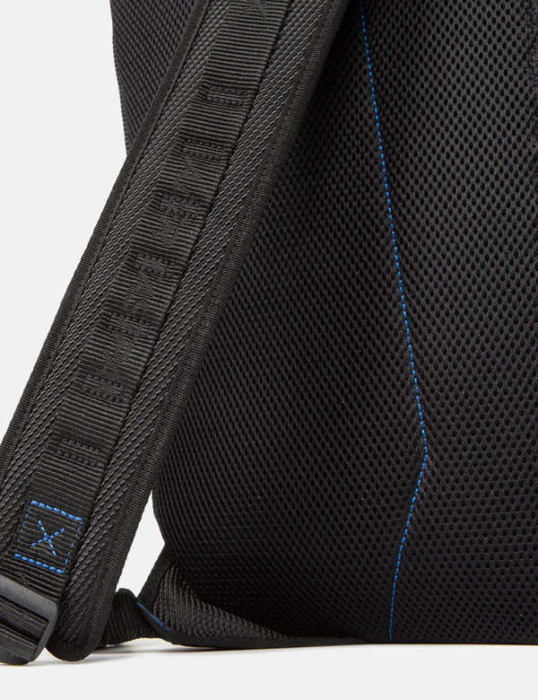 Eastpak x Ader Error Up-Down Sling Bag - Black | Garmentory 激安通販 Eastpak x ADER Error Unisex Up-DownSling ボディバッグ/ウェストバッグ