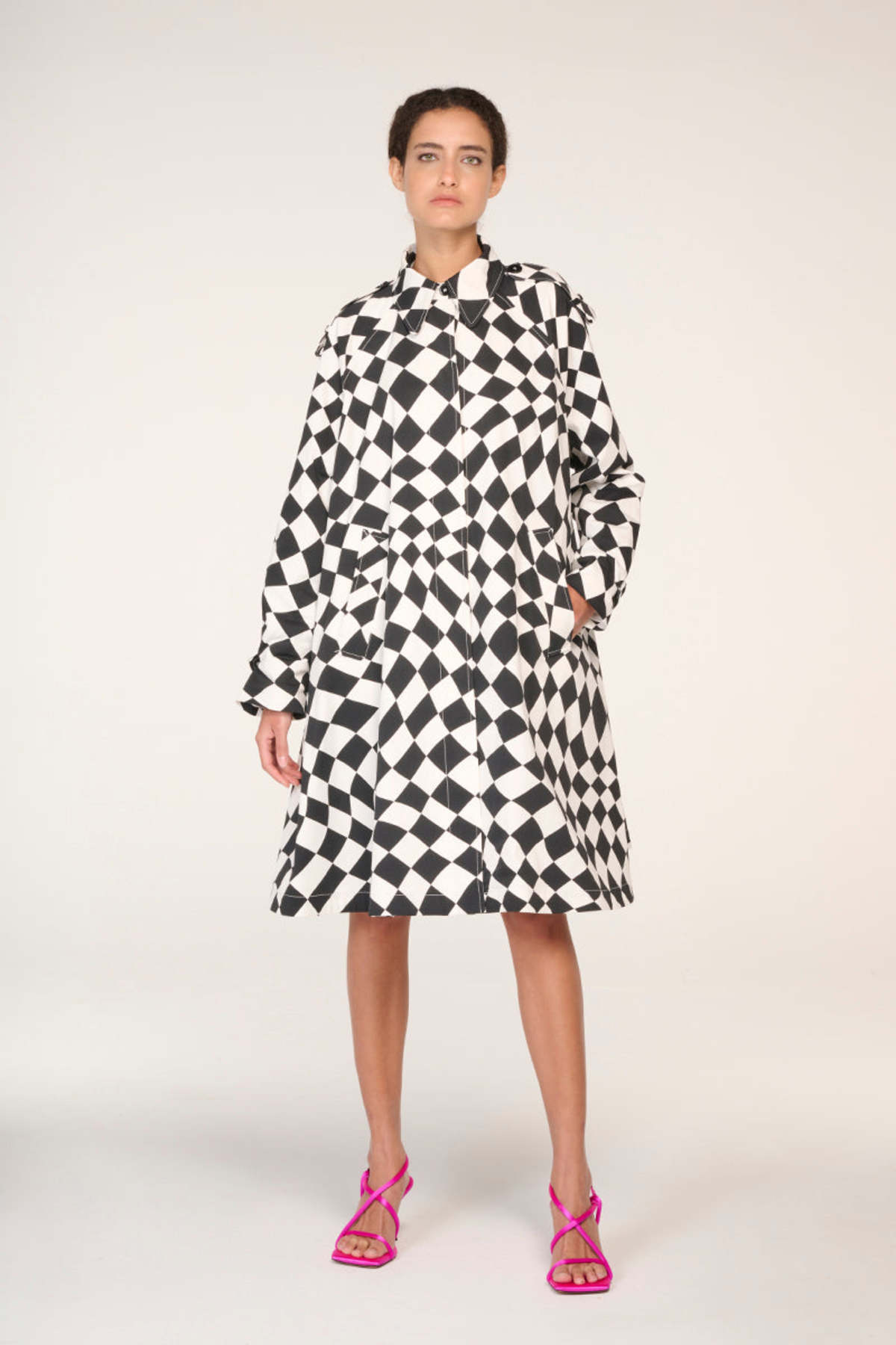 MM6 Maison Margiela Distorted chess print trench coat - White