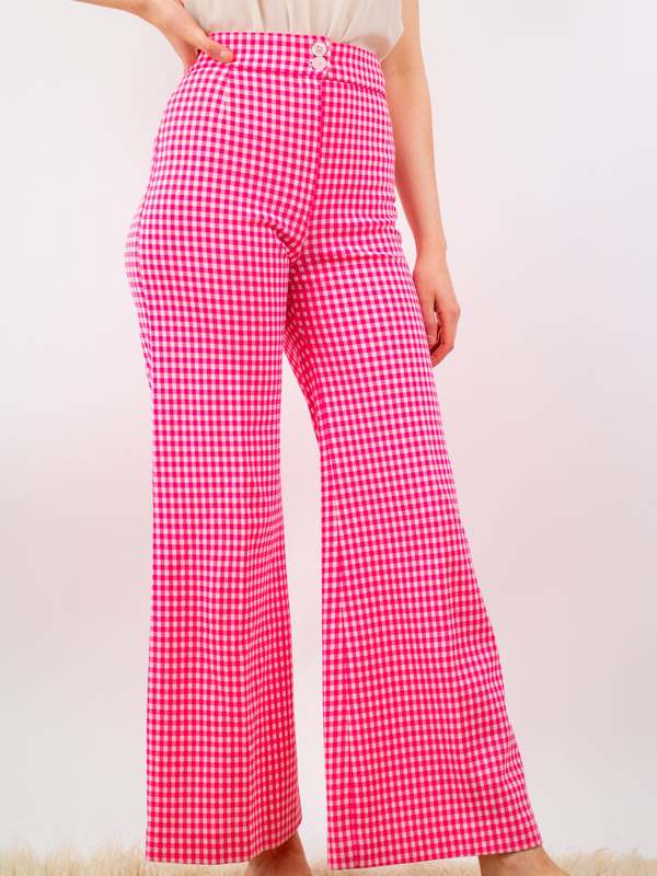Vintage pink plaid pants 🌸🖤