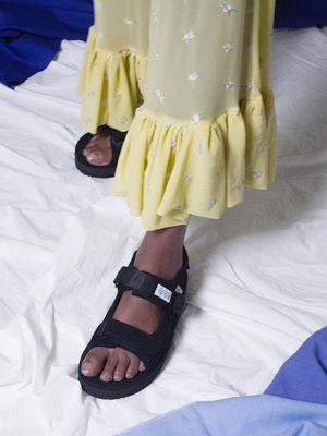 suicoke black was v sandals