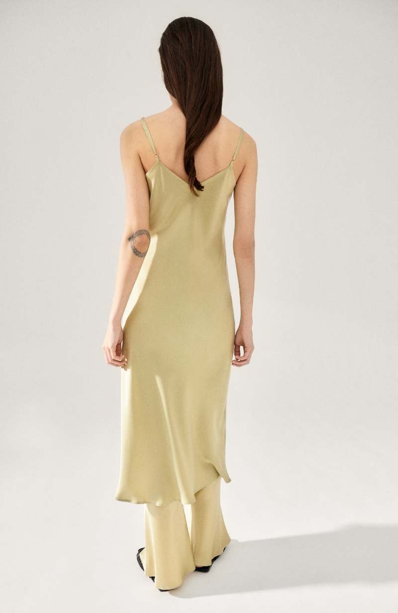 【関税込み】Silk Laundry ベージュ 90's スリップドレス Silk Laundry 90s Slip Dress - Sage | Garmentory