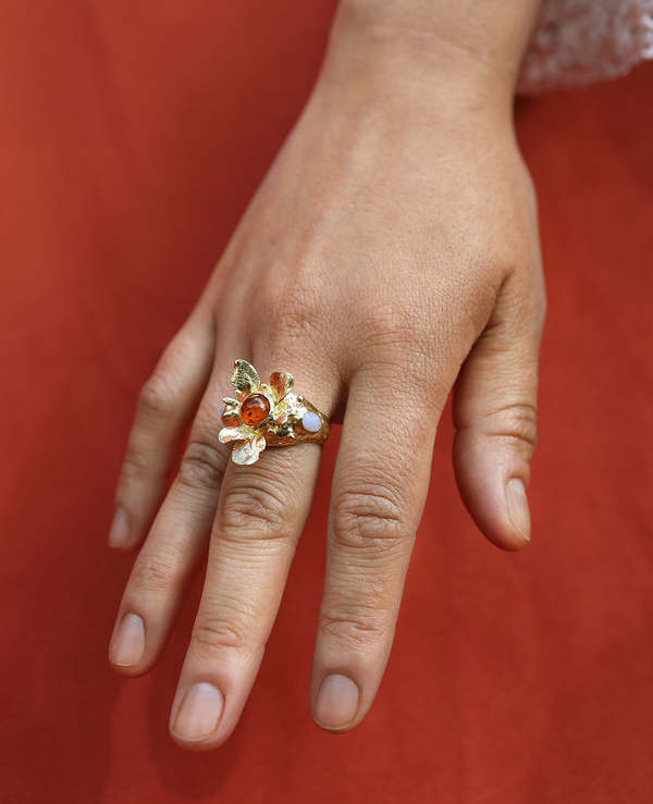 Ora-C Amber Blossom Ring - Brass Ora-C Amber Blossom Ring - Brass