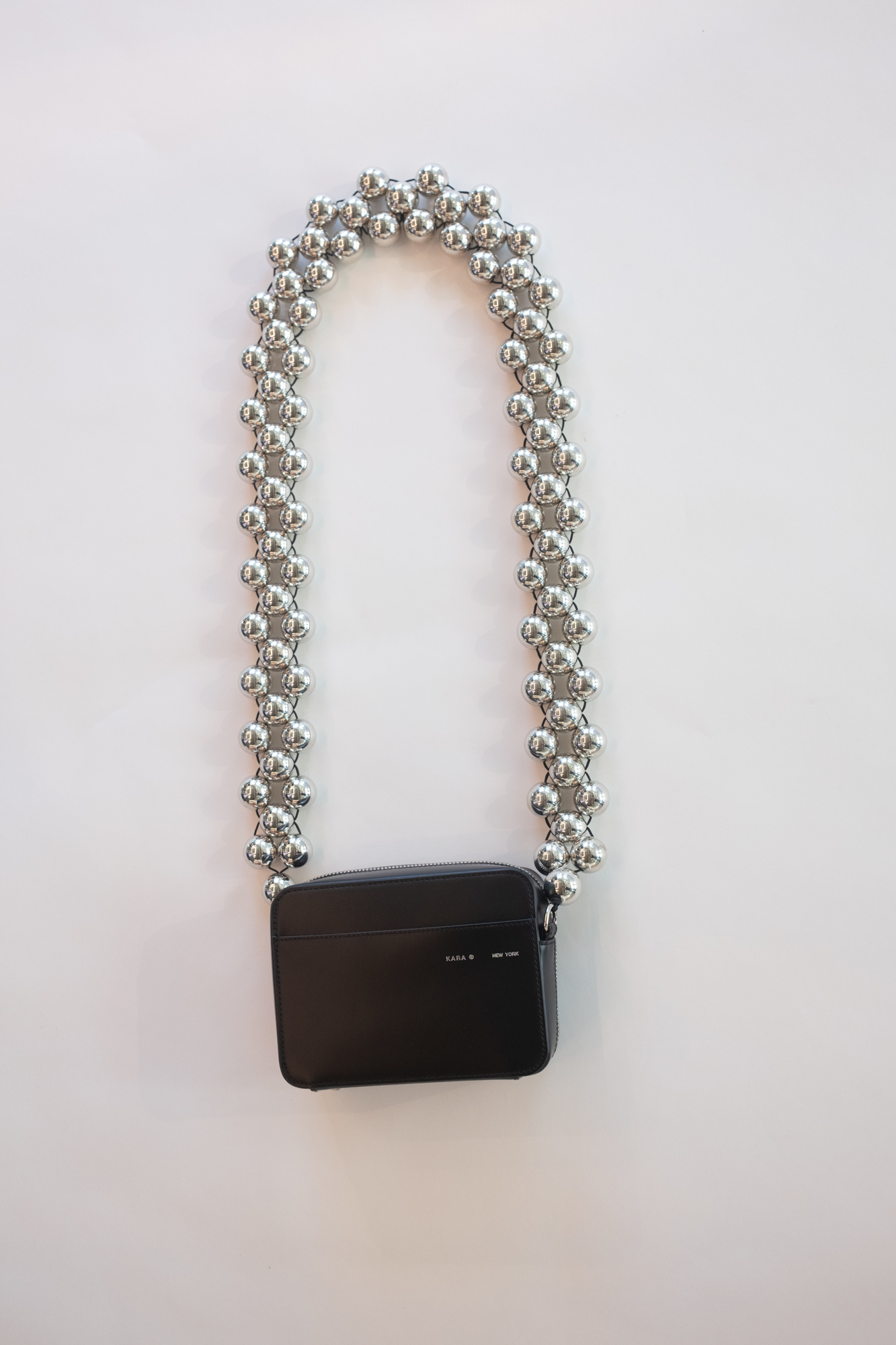 新品同様 KARA XL CHAIN CAMERA BAG バッグ KARA Universal Chain Leather Camera Bag - Light Blue