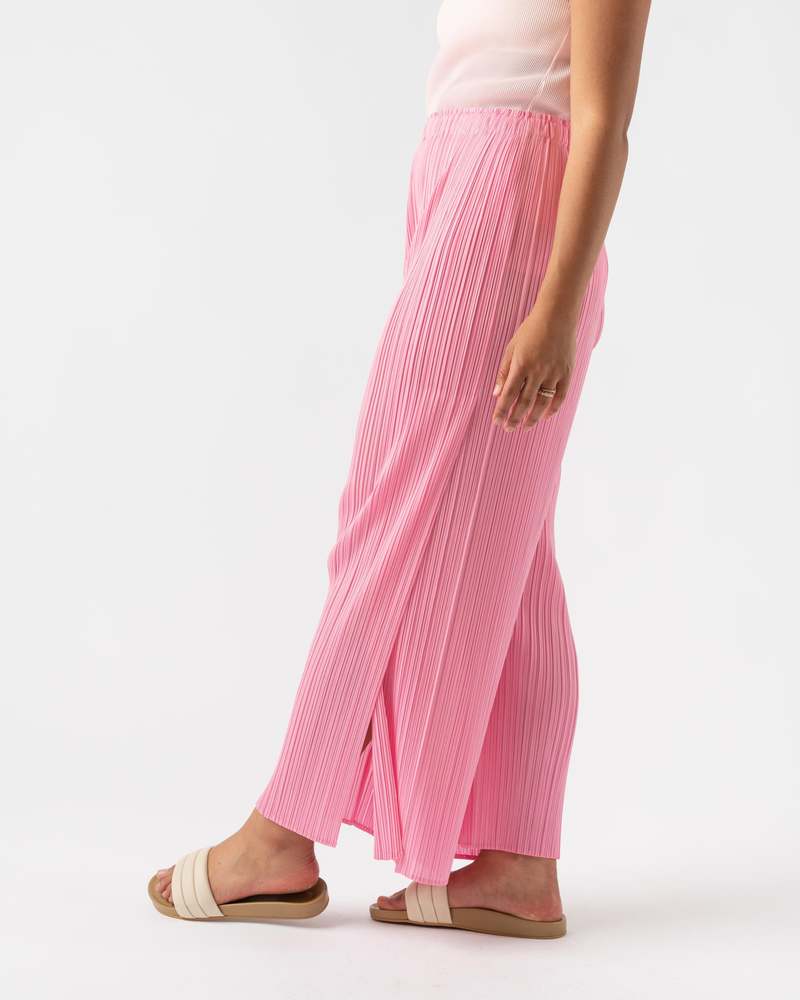 ISSEY MIYAKE パンツ（その他） ピンク 2011525Y0075 Monthly Colors: March Pants in Pink – SVRN