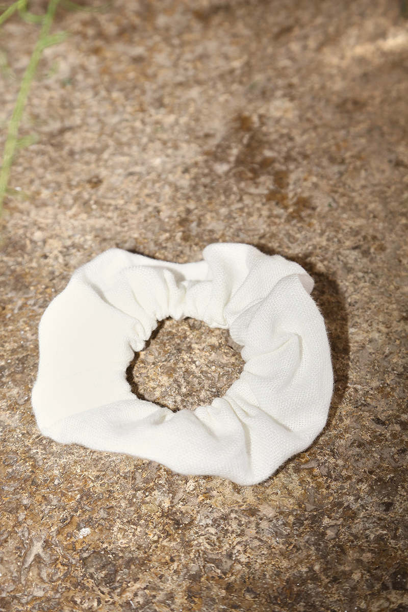 Datura Heavy Linen Scrunchie - White 