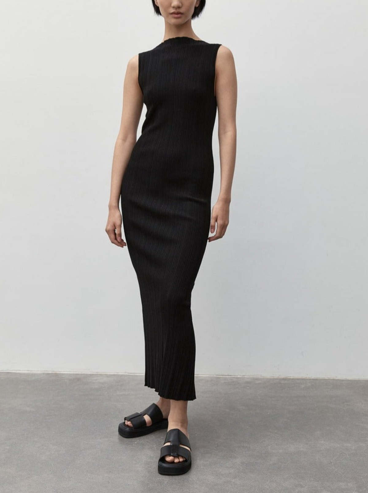 vas pleat knit dress Sculpted Pleat Knit Maxi Dress Large / Black