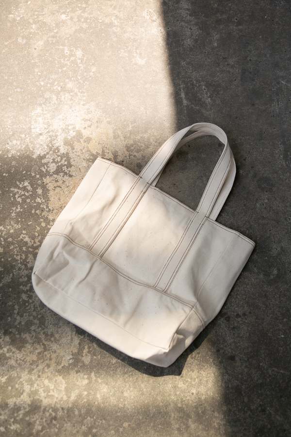 【関税込み】Baserange ベージュ Indre トートバッグ Baserange Indre Bag - Cream | Garmentory