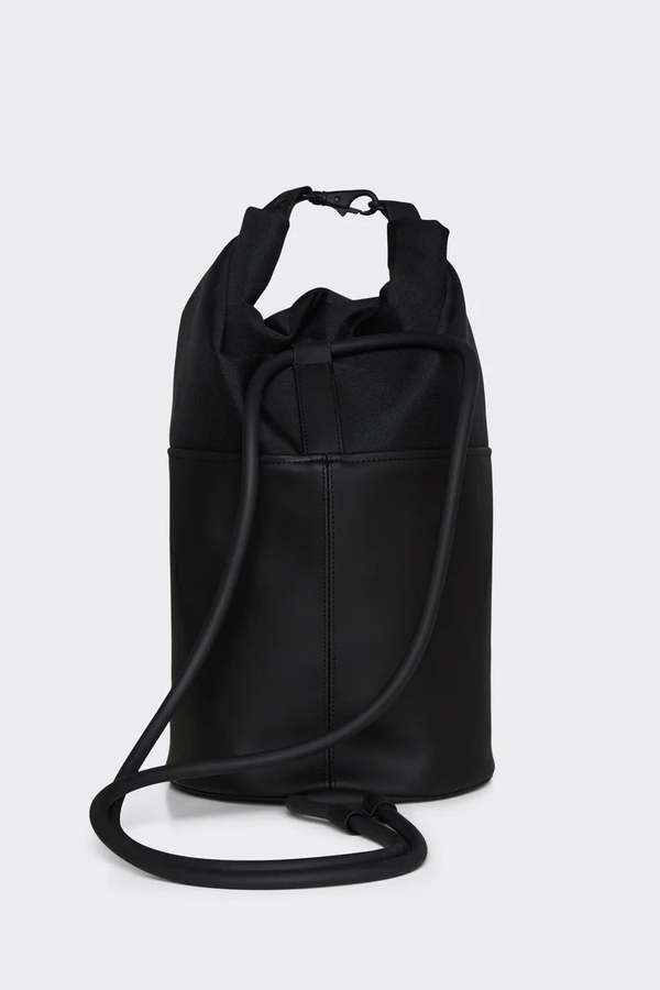 RAINS Spin Rolltop Bucket Sling Bag Black Drawstring Backpack Waterproof Large Rains Bucket Backpack main image 4