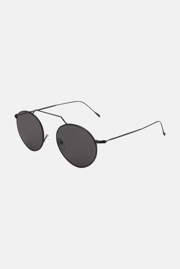 Illesteva Wynwood II Sunglasses - Black/Grey Flat | Garmentory display picture 2