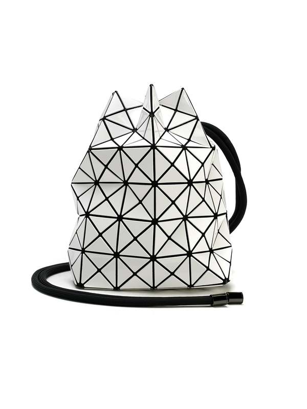 イセミヤケBAOBAO ポーチ ホワイト ブラック BAO BAO ISSEY MIYAKE BAG- WRING WHITE | Garmentory