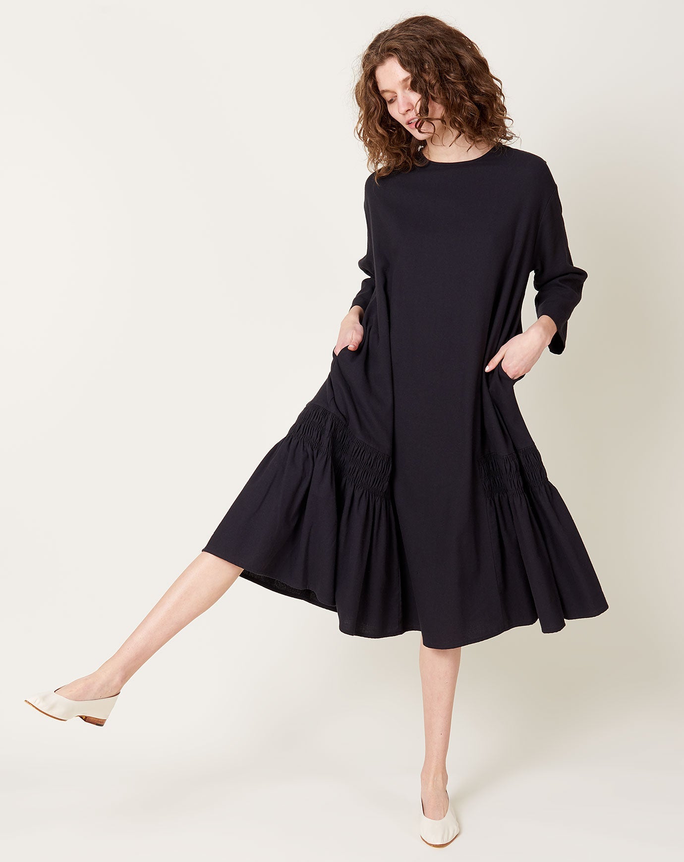 stina / melting gather dress / black