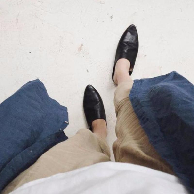 TWENTY ONE TONNES Black Babouche Slippers