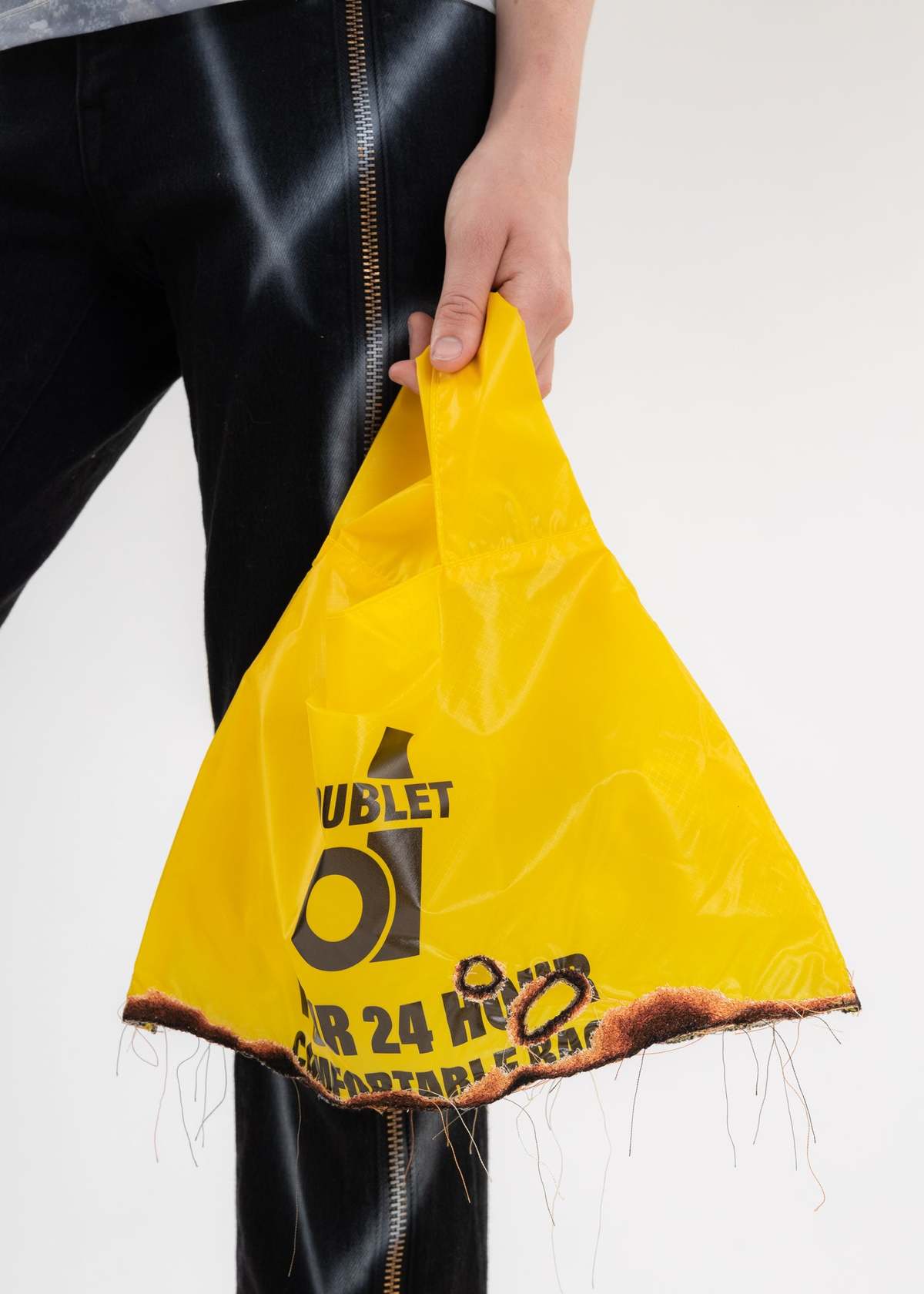 doublet バーニング EMBROIDERY SUPERMARKET BAG Doublet BURNING EMBROIDERY SUPERMARKET BAG - Yellow | Garmentory