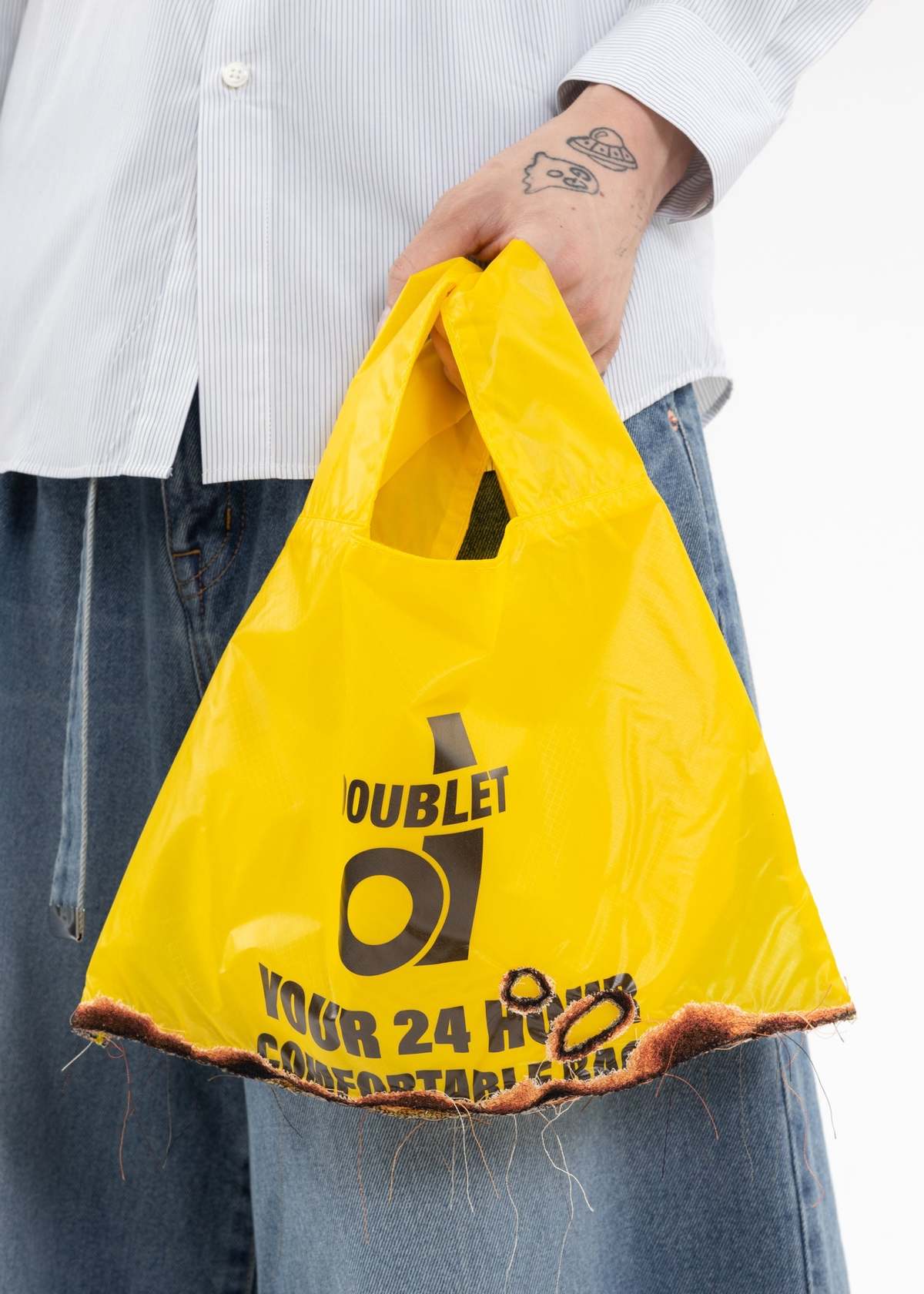 doublet バーニング EMBROIDERY SUPERMARKET BAG Doublet BURNING EMBROIDERY SUPERMARKET BAG - Blue | Garmentory
