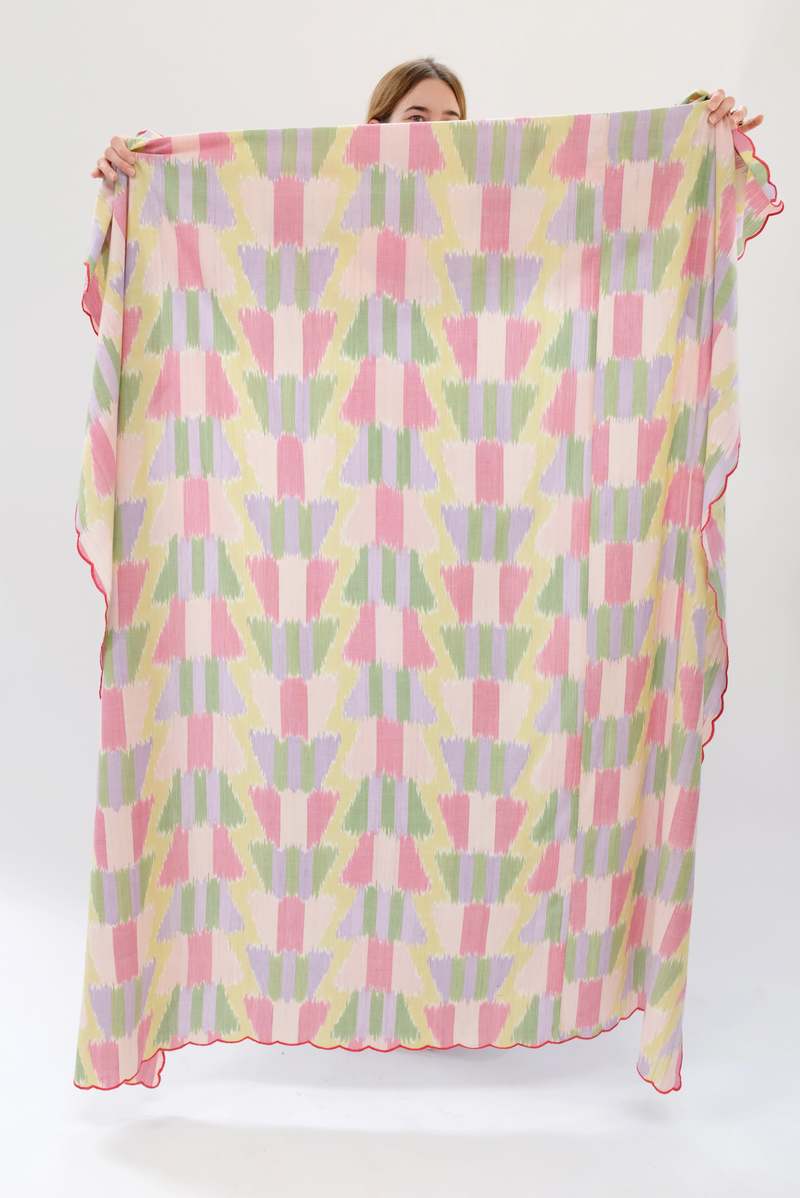 Beklina Ikat Tablecloth - Rosado Beklina Ikat Tablecloth - Rosado