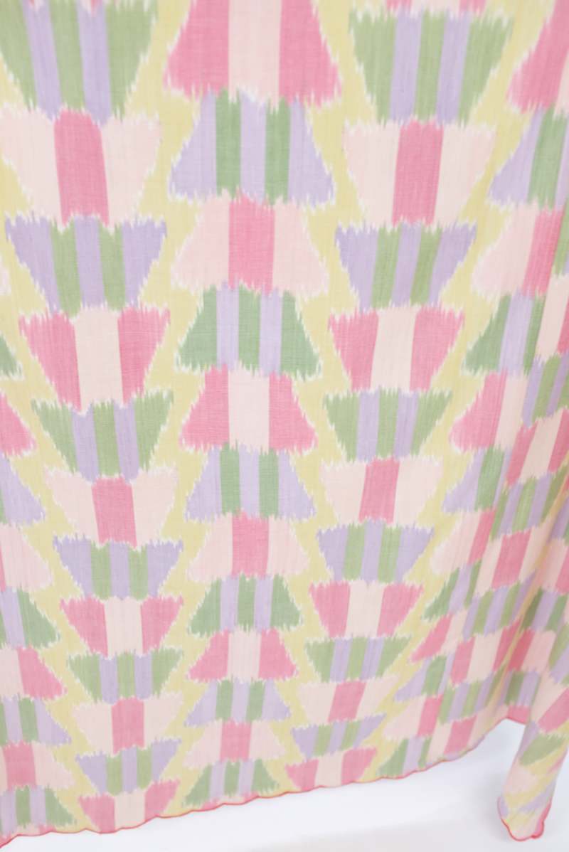 Beklina Ikat Tablecloth - Rosado Beklina Ikat Tablecloth - Rosado