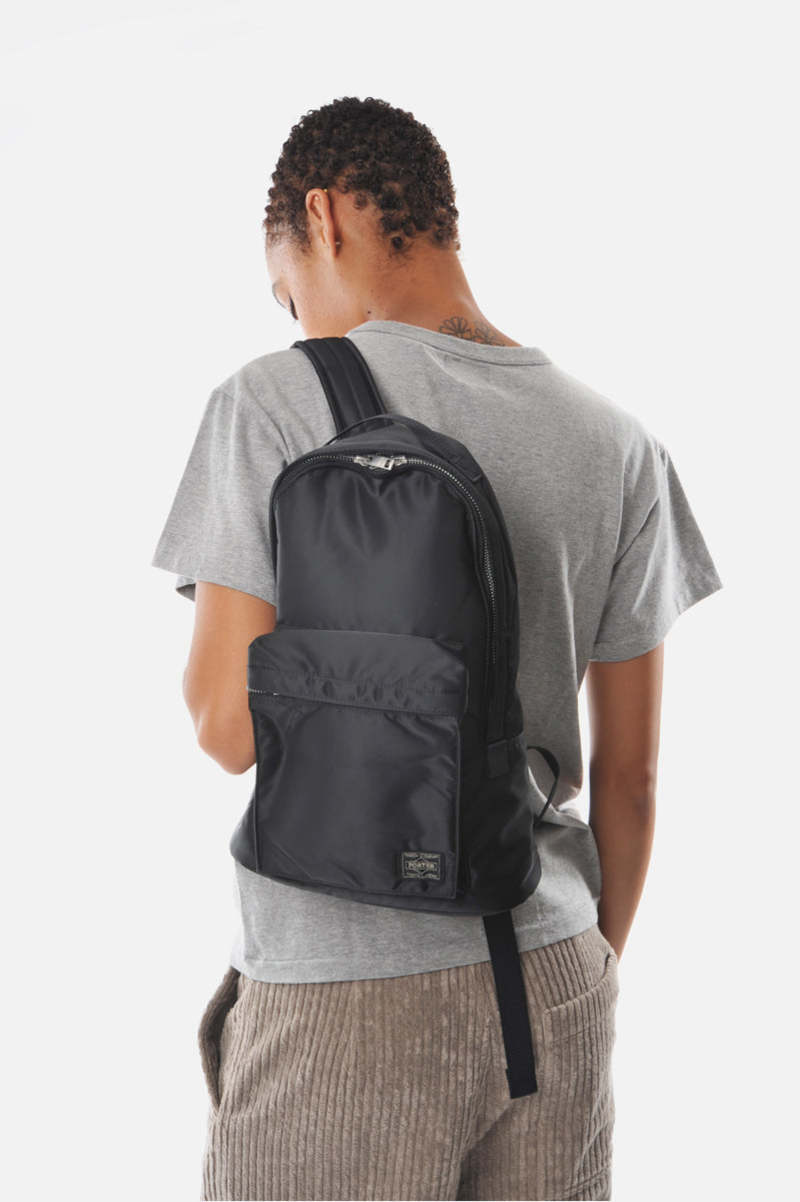 PORTER TANKER DAYPACK ブラック　 値下げ中✨ Porter Tanker Daypack (M) Black – LESS 17