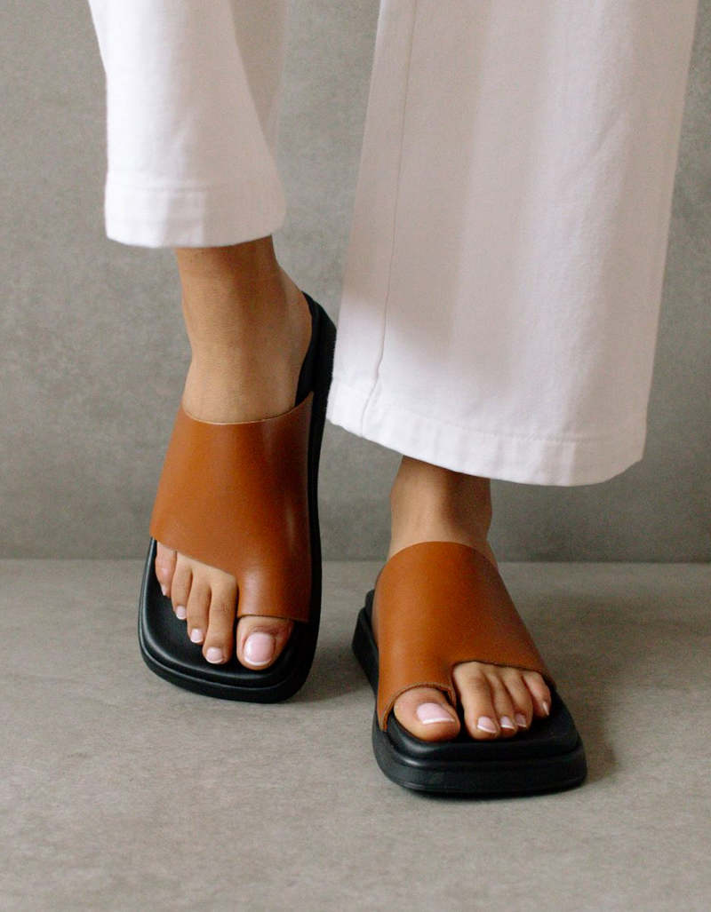 Alohas Toe Ring Flop - Tan | Garmentory display picture 2