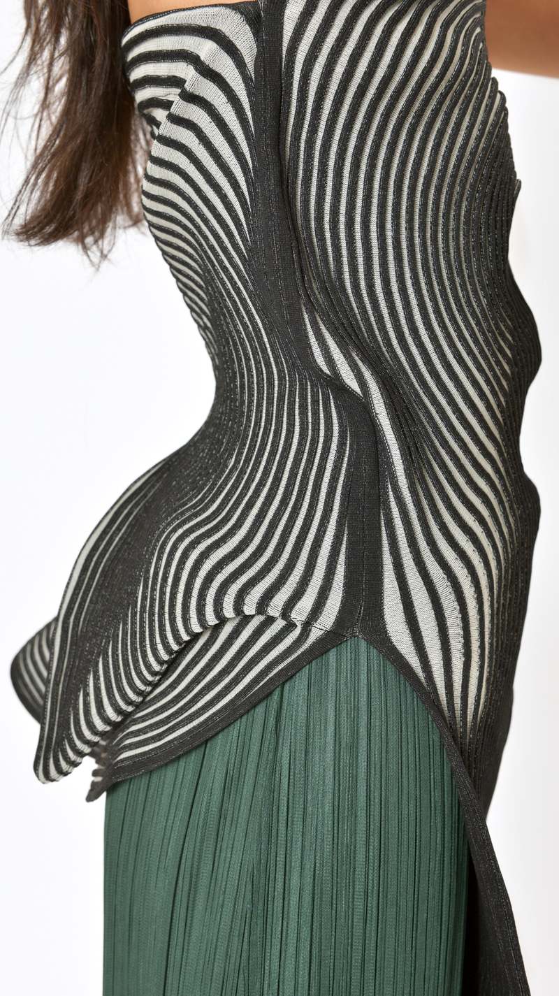 Issey Miyake Meander Top - Black Hue | Garmentory