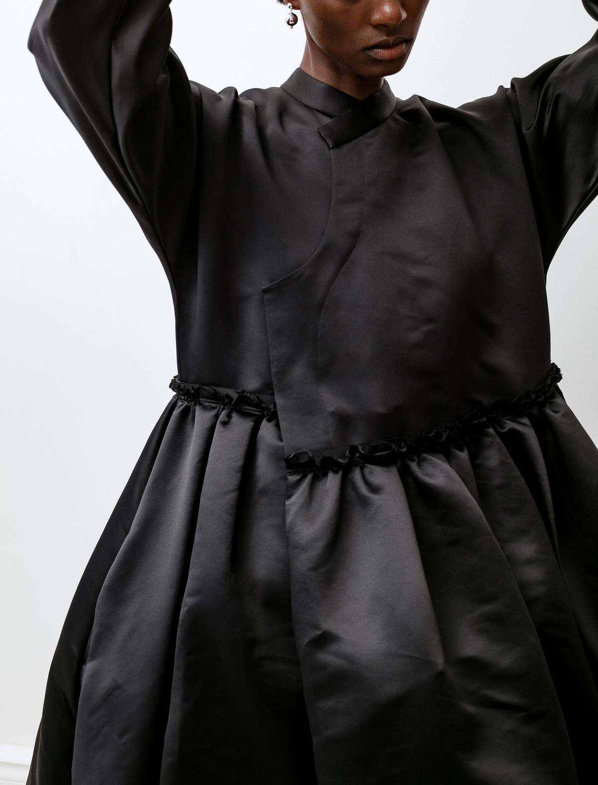 LAYERED BALLOON HEM DRESS ブラック Comme des Garçons Satin High Neck Balloon Hem Dress - Black