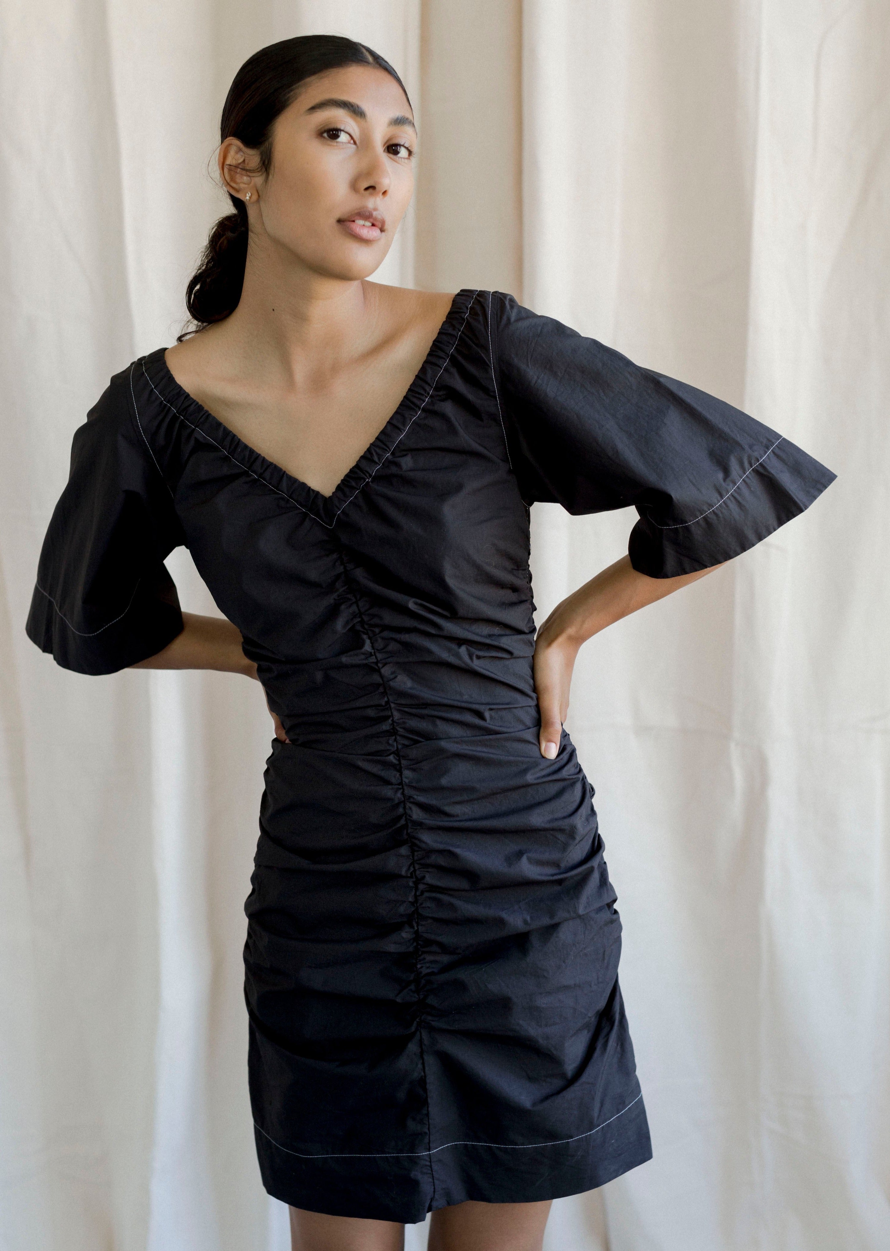 【関税込み】GANNI ブラック Ruched Mesh ミニワンピース Ganni Ruched Mini Dress - Black | Garmentory