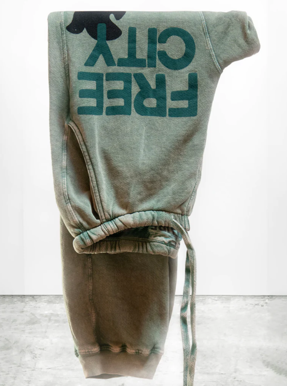 Free City Superfluff Lux Vintagebath Pocket Sweat - Image 2 of 6