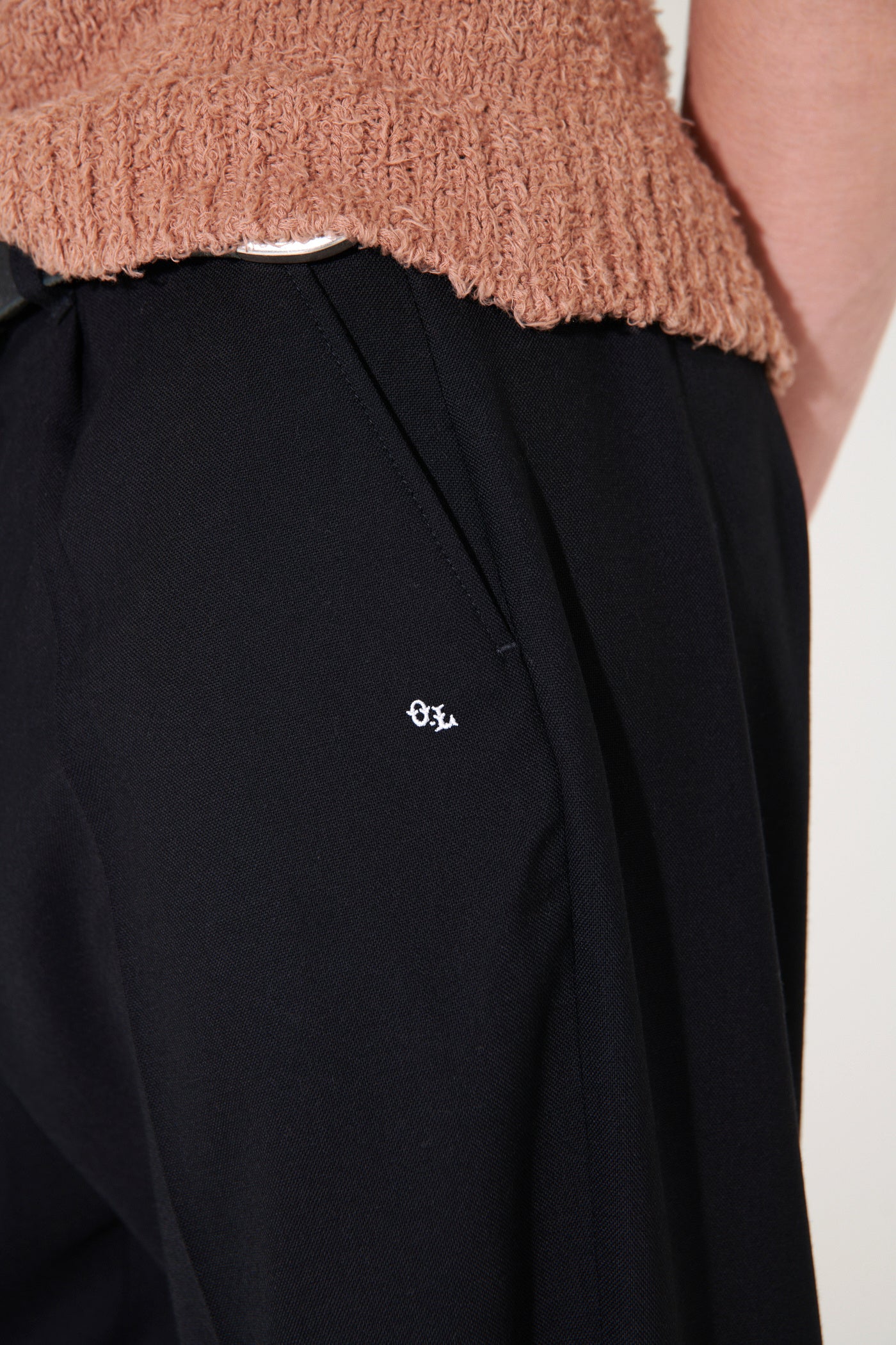 BORROWED CHINO / BLACK PANAMA WOOL