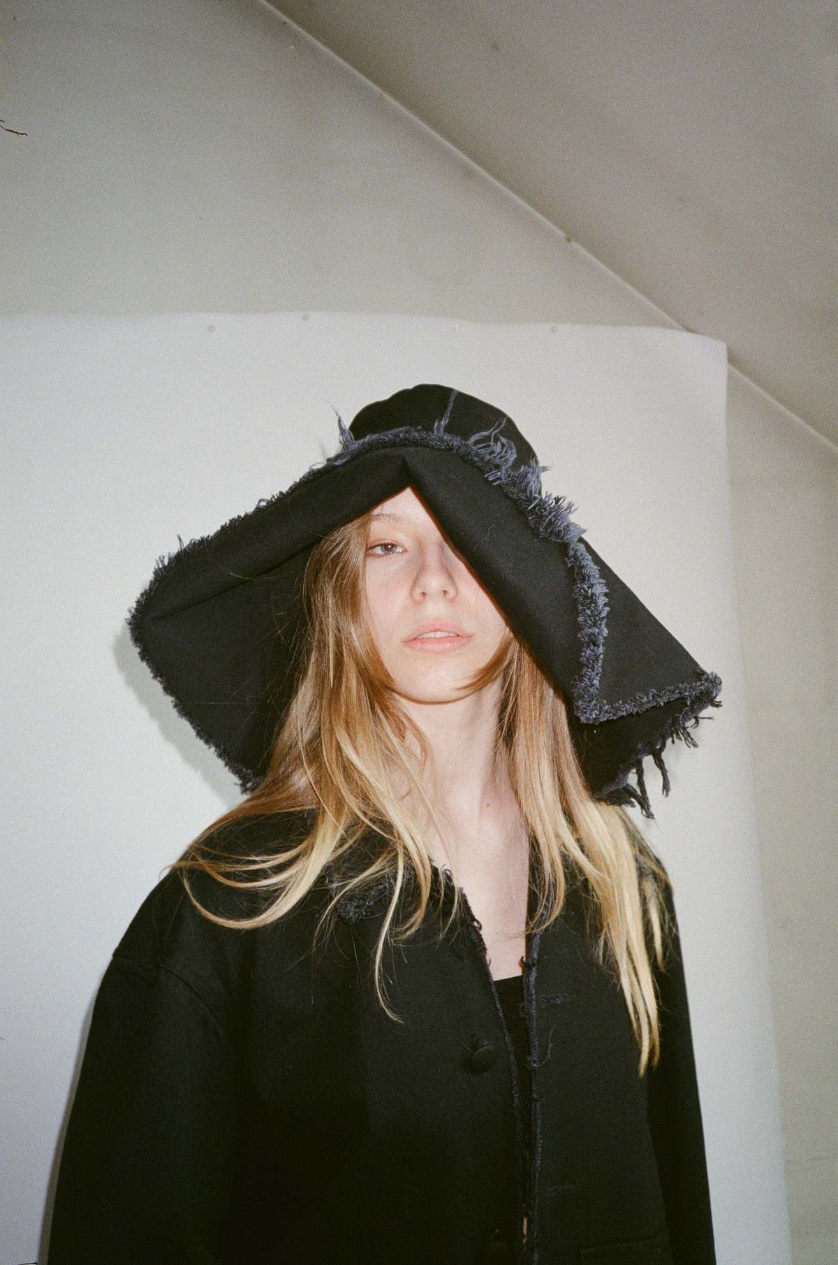 Ashley Rowe XL BUCKET HAT - BLACK - Image 2 of 2