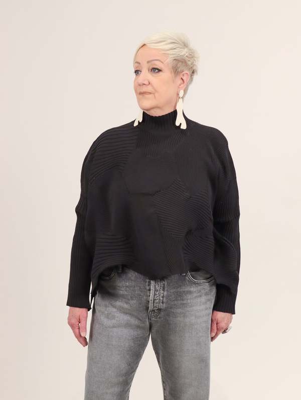 ISSEY MIYAKE KONEKONE ニット Issey Miyake Kone Kone Top - Black | Garmentory