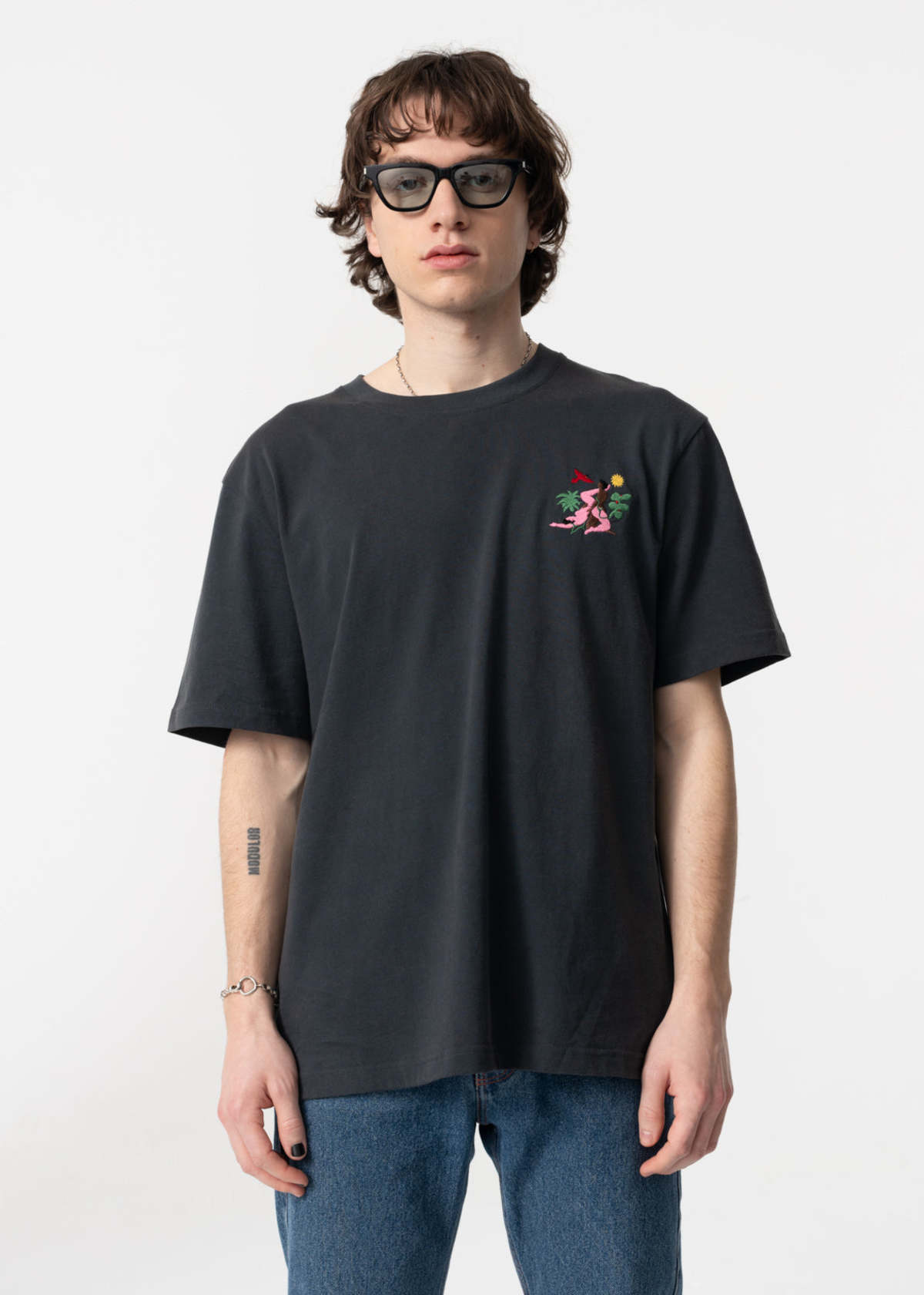 【CARNE BOLLENTE】 JUNGLE SWING / Washed Black Unisex Carne Bollente Jungle Swing T Shirt - Black | Garmentory