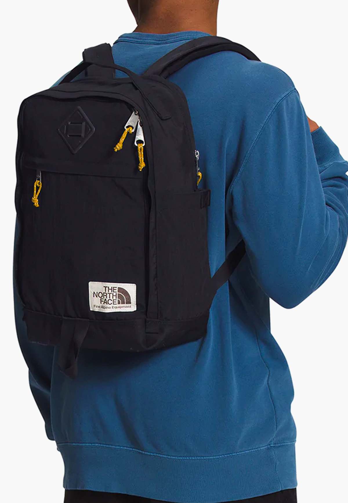 north face berkeley backpack black The up closure Printed logo on front Cushioned back Adjustable shoulder straps Handle Cushioned notebook compartment 2 Bottle compartments Two front zipped pockets 2 Mesh pockets One zip Mountain Daypack North Face Berkeley