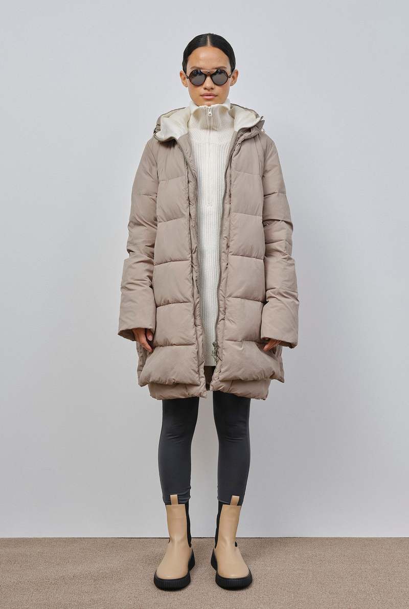 EMbassy Of Bricks and Logs Fargo Puffer Jacket pale olive