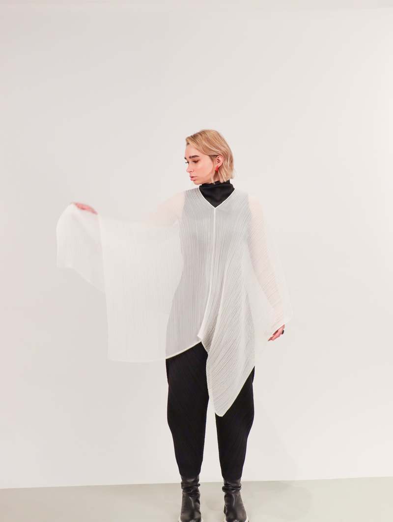 Pleats Please by Issey Miyake Basic Madame T - White